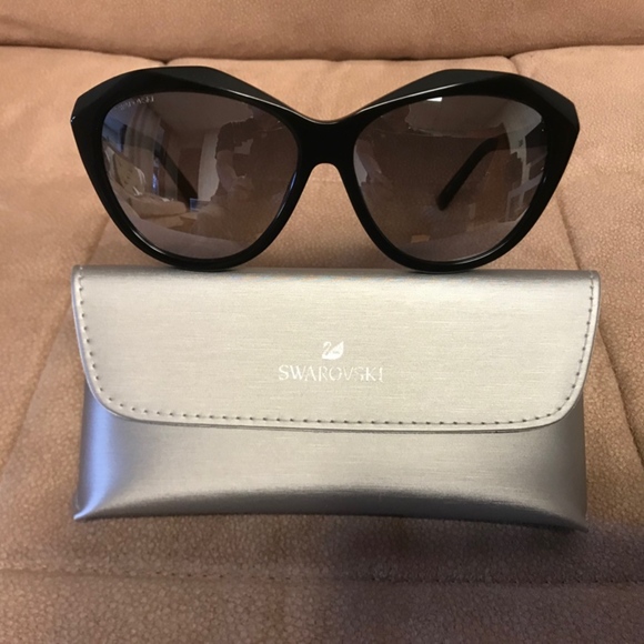 New Swarovski Women's cat eye Black Sungla…